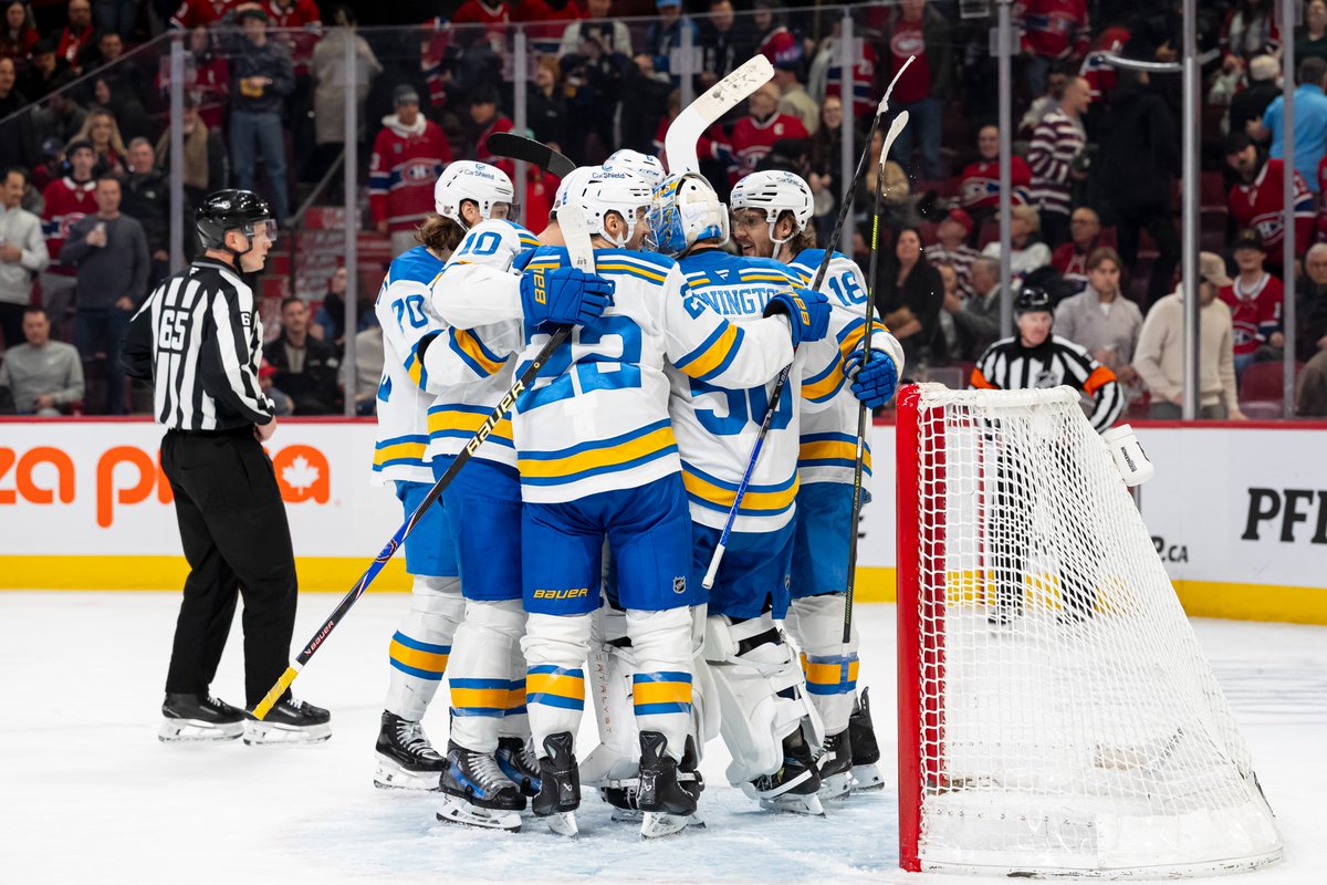 StLouisBlues's tweet photo. Group hug 🤗 #stlblues https://t.co/KQFP3xvnm8