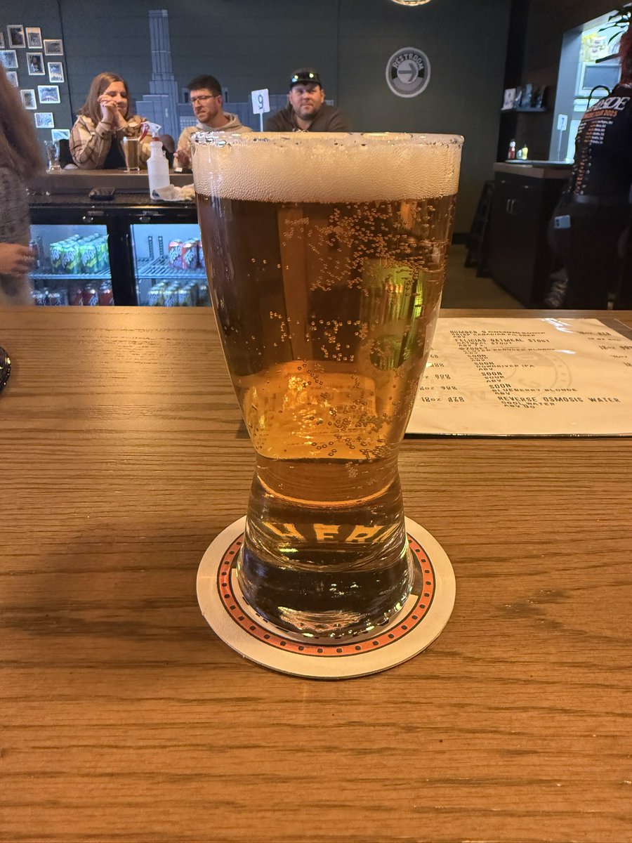 BeerAdviser's tweet photo. 🌬️ McKinley Pale Ale – Northern Wind (Wyandotte, MI)

4.7% clean, crisp APA. Great start for the new local brewery. Now, about that soft opening invite... Was it lost? Did they see me watching from the parking lot? Great beer, NWB. 

Rating: 4.0/5.0 

#NorthernWind #PaleAle https://t.co/UD9rdFjaVM