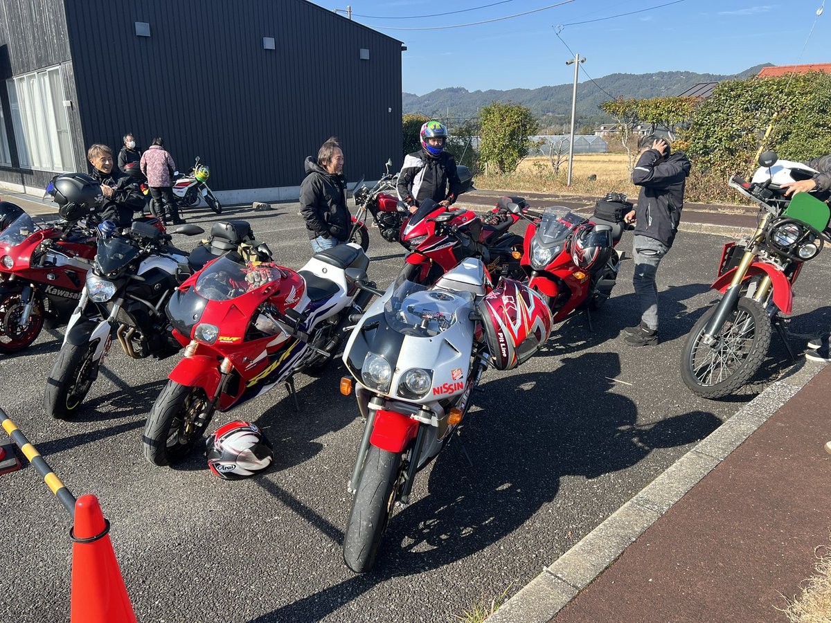 レース関係者と久しぶりにツーリング

久しぶりに出動ですよ