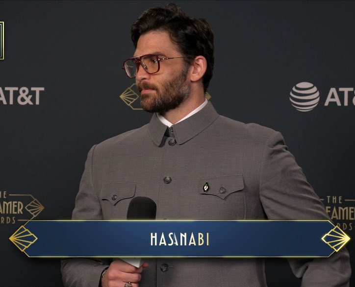 People are going nuts about a Schrodinger's peanut - a vtuber or not a vtuber. It's silly when there are real reasons to be mad:
1. Industry plants. The Streamer Awards is a rigged circle of "frens".
2. They keept Hasan Piker. They even made jokes to downplay the animal abuse.