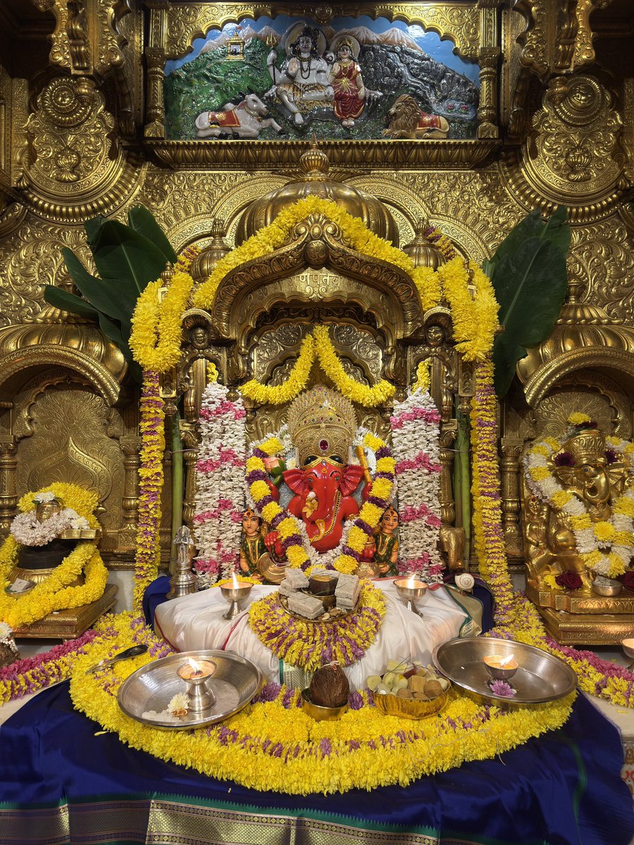 Shri Siddhivinayak Namo Namah ❤️ 🙌 

🙏Ganapati Bappa Moraya 🌺 Mangalmurti Moraya  🙏