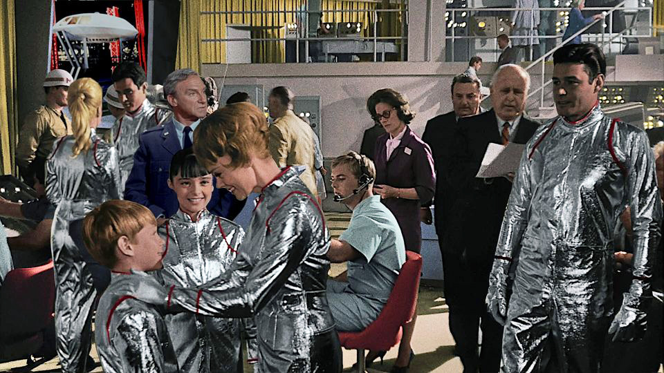 #AngelaCartwright #SpacePrincess #LostinSpace #TheSoundofMusic #Dream          
Only Ange!💛💚💙