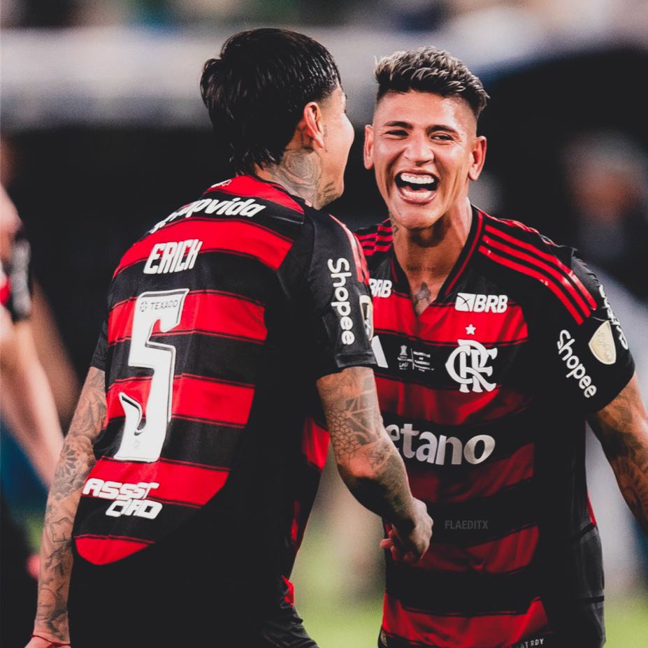 fladudex's tweet photo. uma AU #PulgarAscal onde o jogador chileno do flamengo mantém seus sentimentos pelo boliviano escondido a 7 chaves… Até Pulgar encontrar Carrascal em uma situação complicada e ele precisar da sua ajuda desesperadamente. https://t.co/4mJZzXybua
