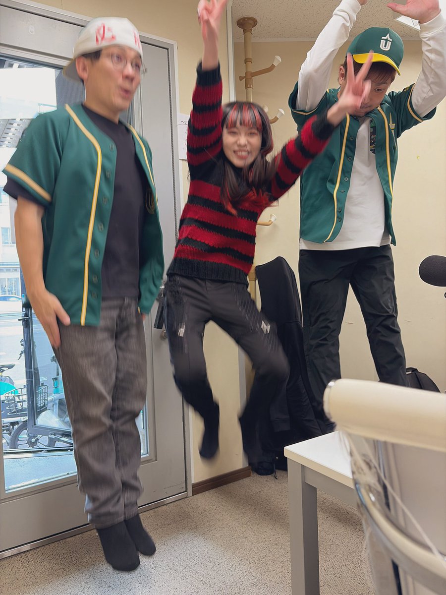 🍿#ワシポップ🍿
12/8(月)12:00〜14:00

師走深まる週のはじまりも、ハジける2️⃣時間生放送🏃💨⚡️

📱x.com/i/spaces/1OyKA…
📻listenradio.jp/sp/
📖週刊ワシ-style #がしがし さん
🦄ポップコーン野球団

#ハーモニーライフ