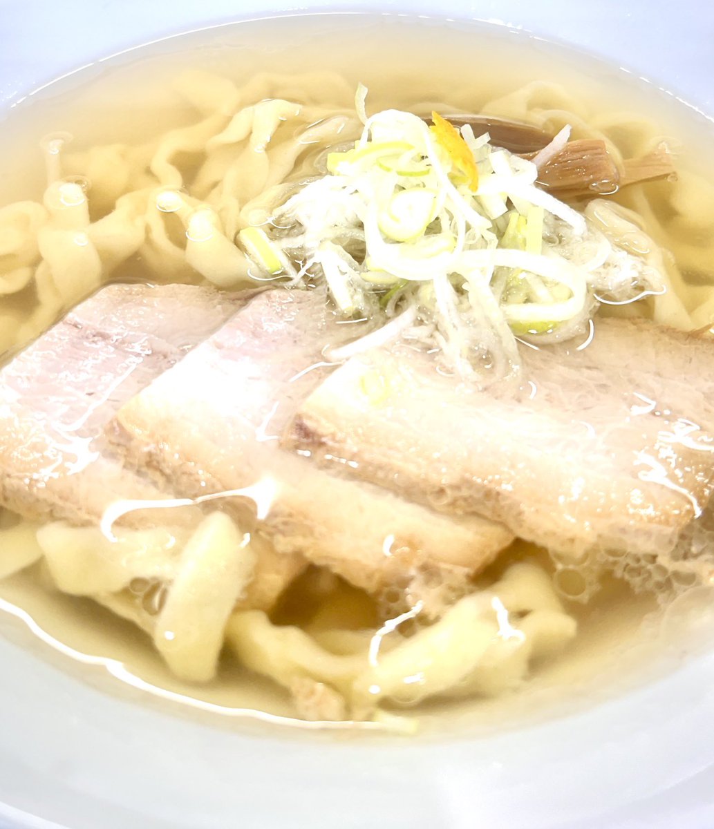 そろそろお昼の時間だね(៸៸᳐ФωФ៸៸᳐ )੭ﾞ
うえんで！
帆立香る会津山塩らーめん🍜観よ！この透明感！
絶対、極太麺！で（ここ大事）
食べるるん（＾ω＾）
んうみゃえだがねぇ〜🍜