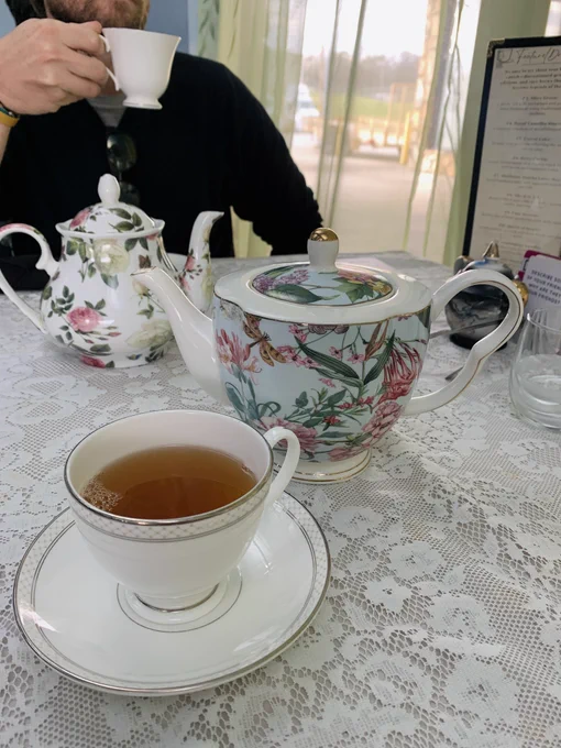 My hubband and I had tea at the Kraken's Cup today and it was so charming… I wanna go back already.