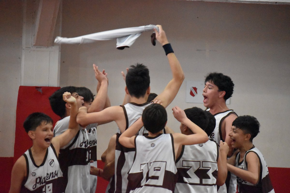 🏆 ¡Platense campeón de la categoría U13 del Nivel 1 del básquet masculino!

🦑 El Calamar se impuso 76–58 ante Unión Villegas y levantó el título de esta categoría del básquet masculino metropolitano.

🎉 ¡Felicitaciones!