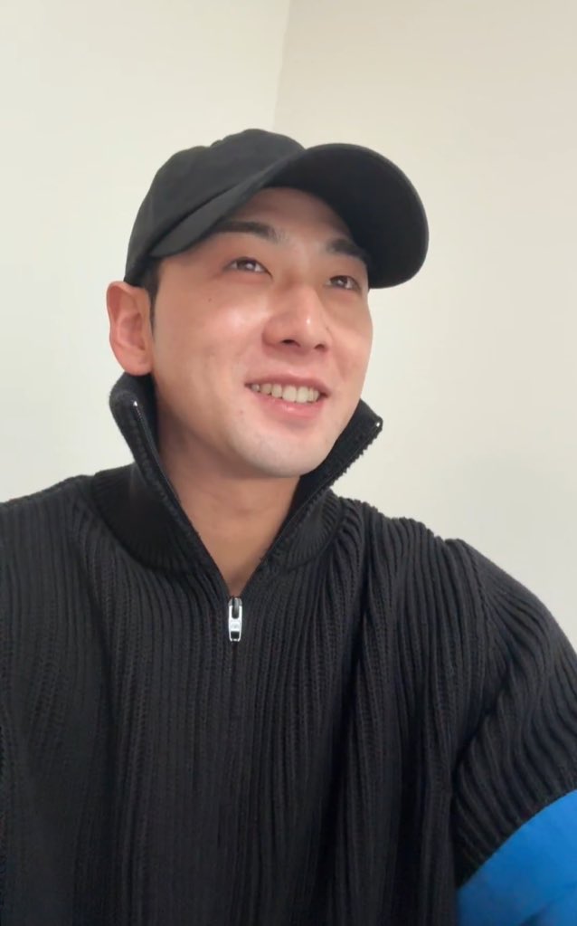 BaekhoToday's tweet photo. 251208 Baekho came live on Weverse today to chat with dOnO and to personally be the first to let us know that he’ll begin his mandatory enlistment on December 29! 🫶

dOnO will always be with Baekho 💗

#백호 #강동호 #BAEKHO #KANGDONGHO https://t.co/f4OekZ8Y7v