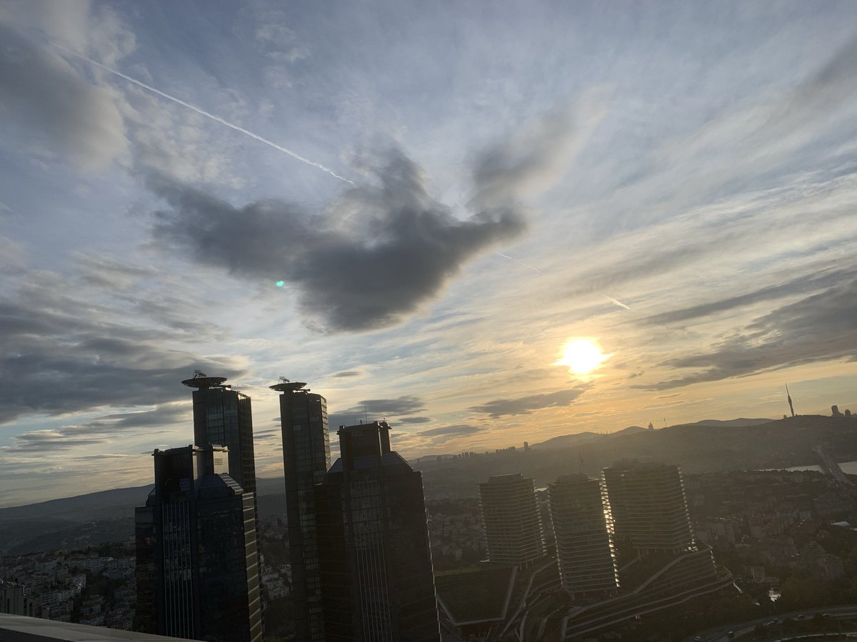 Es-Selâmu Aleyküm 
Hayırlı ve Bereketli sabahlar diliyorum inşâAllâh cümleten 

Bir gün, Rasûlullâh'ın ashâbı onun yanında dünyadan bahsettiler. 
Bunun üzerine Rasûlullâh (s.a.v) şöyle buyurdu:
“mütevazi bir hayat sürmek, imandandır; sâde hayat sürmek imandandır.” 
Günaydınlar