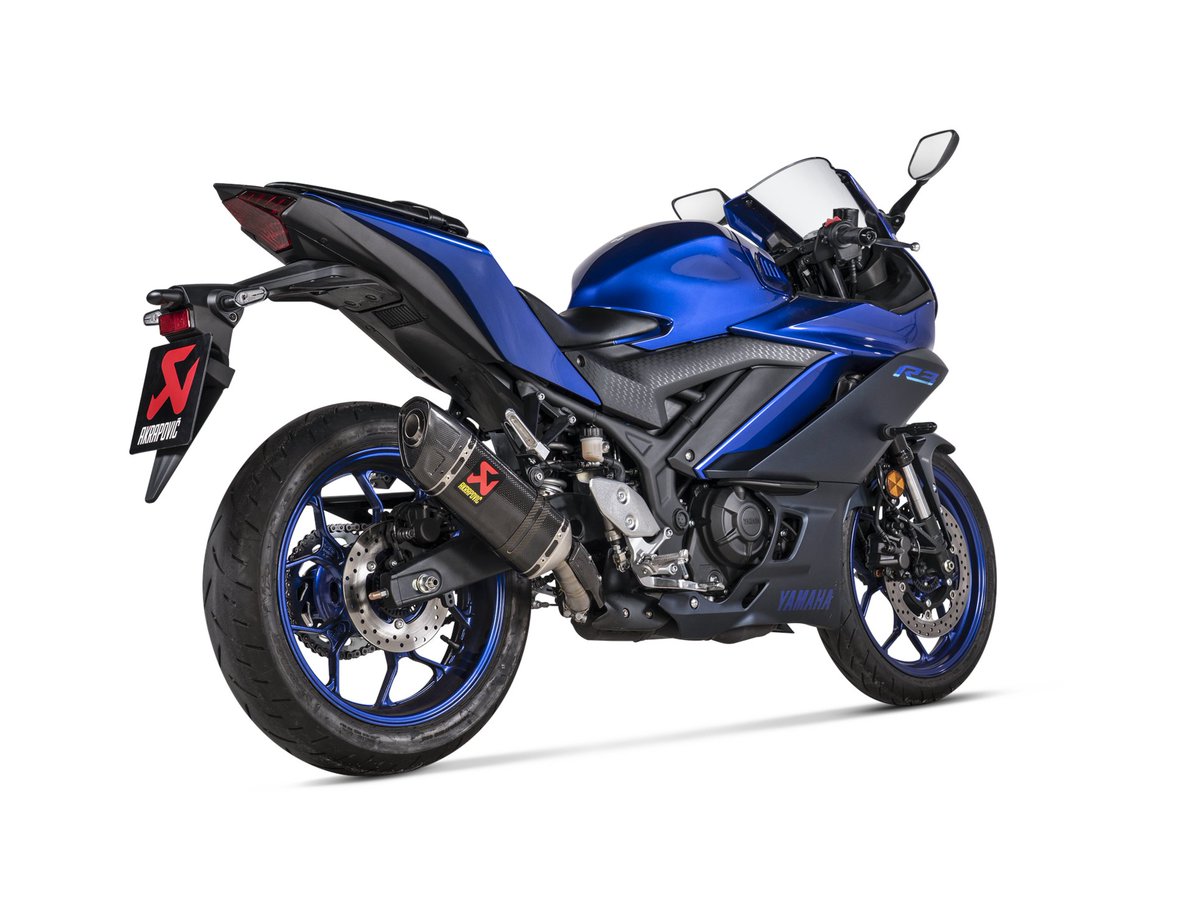 アクラポビッチ YZF-R25/MT25 25年モデル対応JMCA認証マフラー 街に