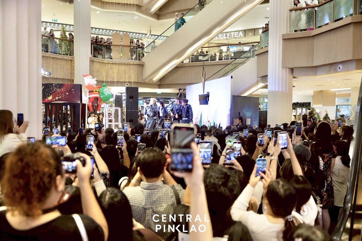 ✨ บรรยากาศความสนุกของ PERSES เมื่อวานนี้คือพลังล้นสเตจมาก! 💥

📍 เซ็นทรัล ปิ่นเกล้า
📅 เมื่อวันที่ 7 ธ.ค. 68
💜 facebook.com/share/p/16rHtb…

#CentralPinklao #เซ็นทรัลปิ่นเกล้า
#CosmicCelebration #PERSES