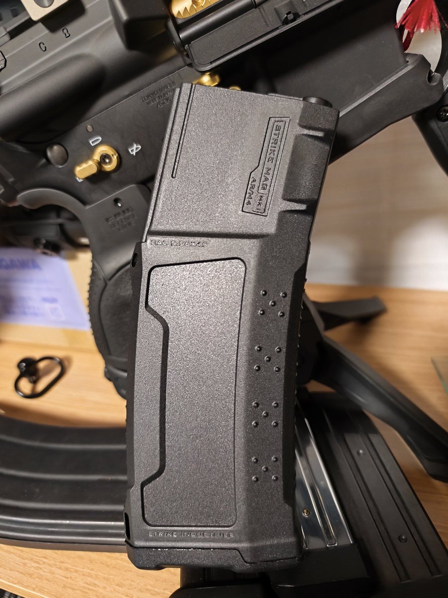 注文の時には気づいてなかった嬉しい誤算はSTRIKE INDUSTRIESタイプの