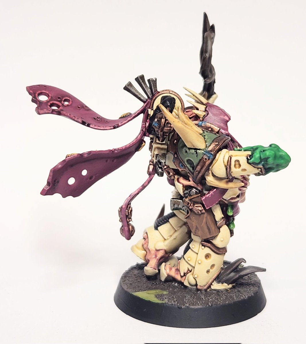 GlizziusKat's tweet photo. Death guard malignant plaguecaster i thought I completed a while ago but forgot to post

#WarhammerCommunity #warhammer40k #deathguard #miniaturepainting https://t.co/3bXZJkrrOr