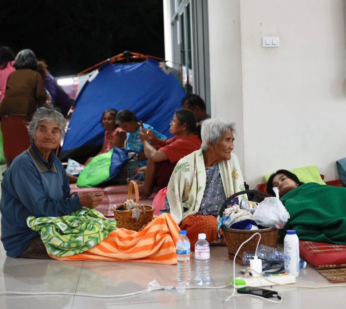 miniheartchu's tweet image. การอพยพไม่ใช่เรื่องสนุก ทิ้งบ้านทิ้งของ ตื่นตระหนกตกใจ เด็ก คนแก่ขยับตัวก็ลำบากแล้ว ไปอยู่ในที่ดีแค่ไหนมันก็ลำบาก มันต้องอพยพกันอีกกี่รอบอ่ะ ใครยังจับมือกับเขมรคือส้นตีนทั้งหมด

#ชายแดนไทยกัมพูชา
#CambodiaOpenedFire