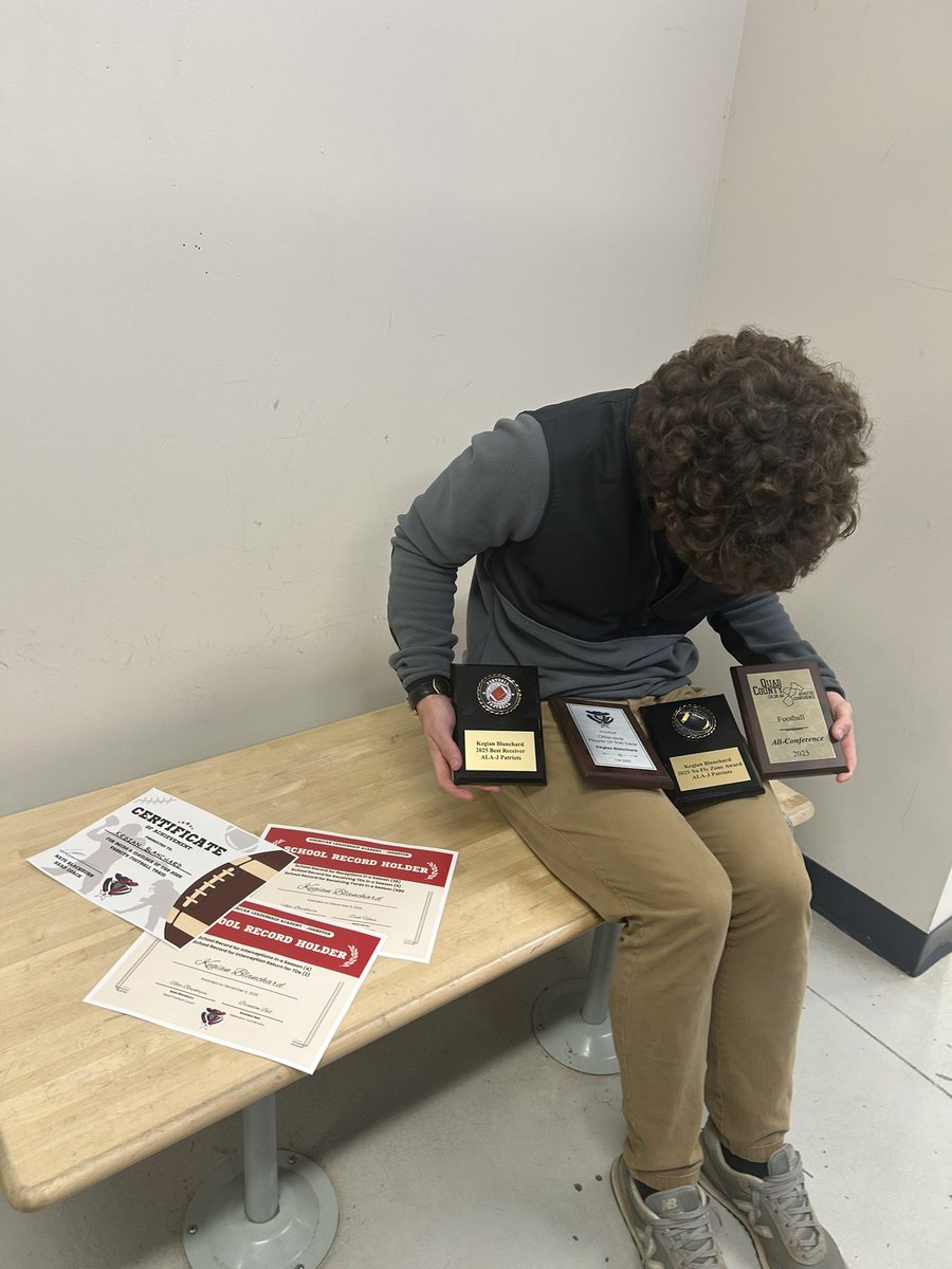 kegian_2's tweet image. Blessed to receive these awards #AGTG 
1x All conference 
1x Offensive MVP 
1x Best Receiver 
1x Best DB
School record receptions, touchdowns, yards, interceptions, interceptions yards
@coachbbell14 @CoachNBlackburn @mogulelites @TopPreps
