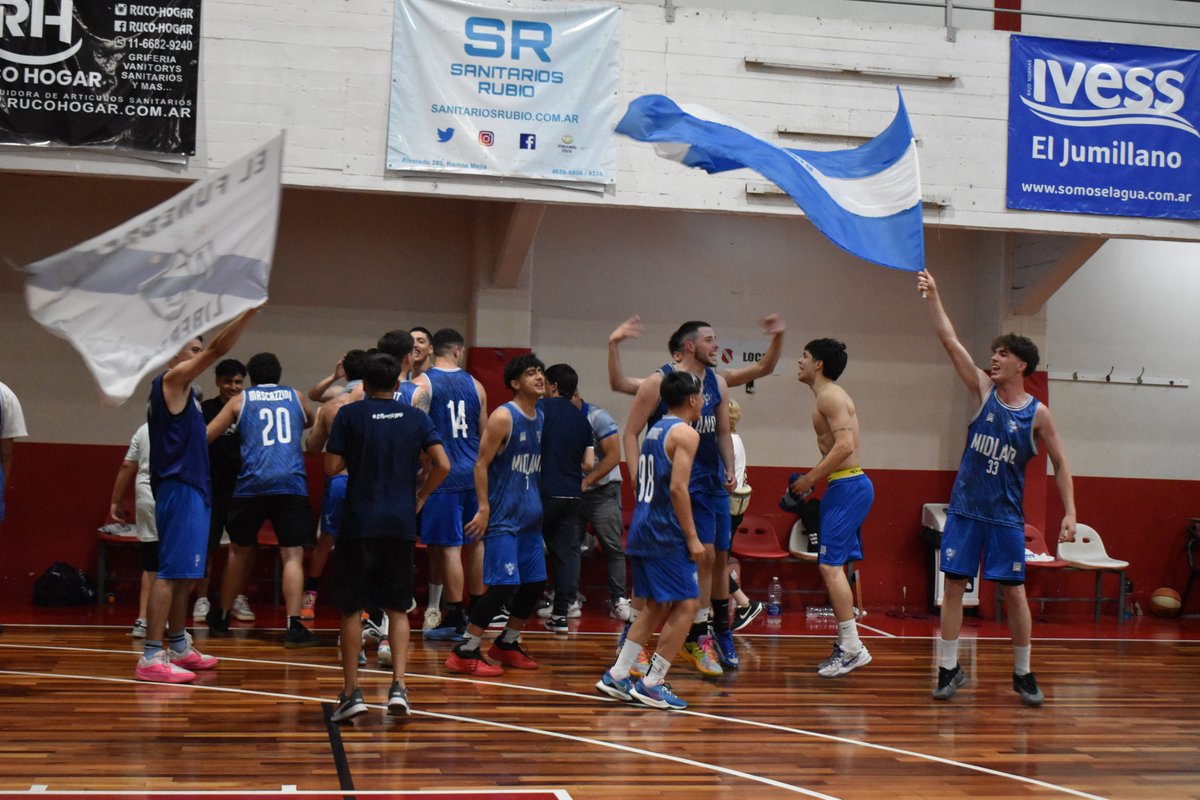 🏆 ¡Midland campeón de la categoría U21 del Nivel 1 del básquet masculino!

🔵 Los Funebreros vencieron 64–61 a Independiente y levantaron el trofeo de esta categoría del básquet masculino metropolitano.

🎉 ¡Felicitaciones!