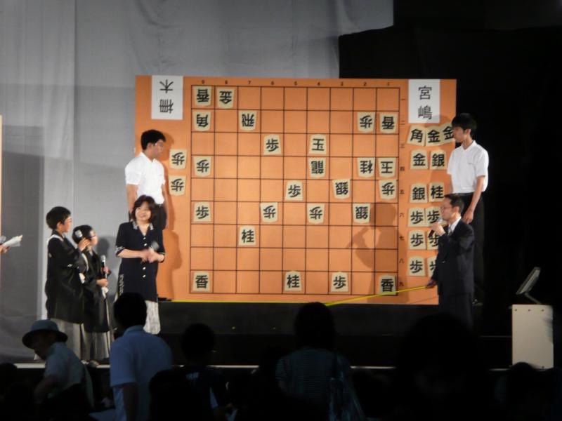 2人とも昔はこんなに可愛かったのに、どうして......🤨
ちなみに終局図は全然可愛くありません、186手指したらしいです笑笑
この時は勝てましたが、直接対決は昔からずっと1勝2敗ペースです。これからの私に期待😤