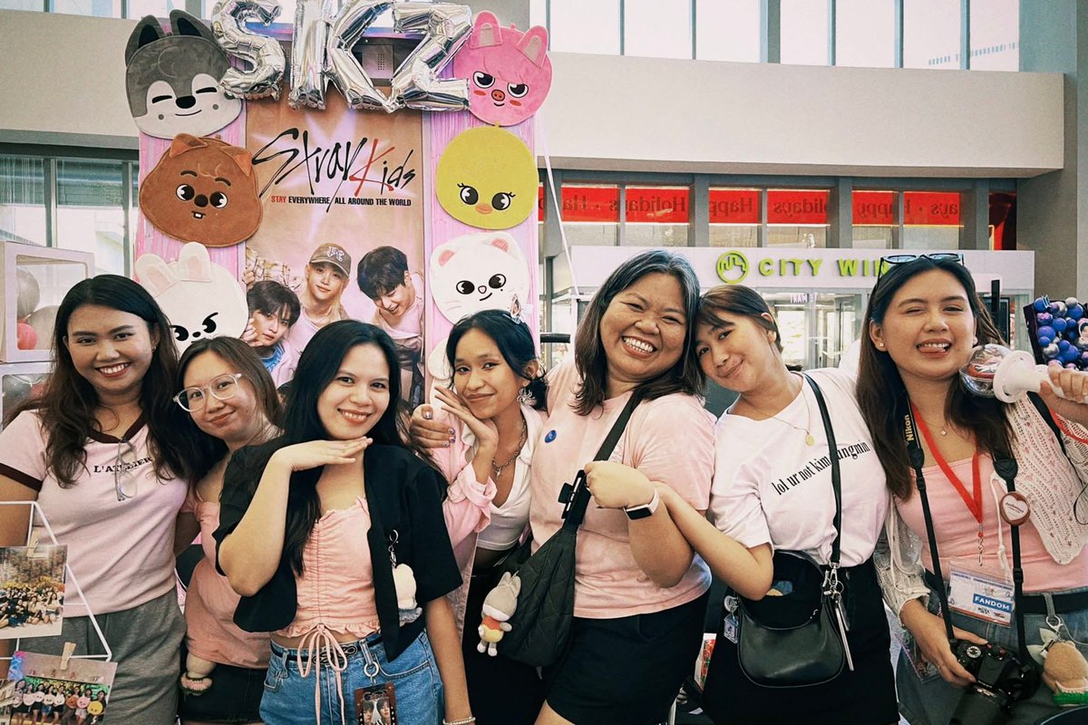 PL4NETSKZ's tweet photo. ✨#CEBUBESTAYS pulled up at Hallyu IL K-Wave Sundays and had the time of our lives! We came to enjoy, cheer, &amp; vibe with everyone — &amp; somehow ended up unexpectedly winning the Best Cheer Award!🏆 🎉

We were just having fun, but our dearest STAYS made everything even better 🙌🏻🥹 https://t.co/eqN1IMa19l