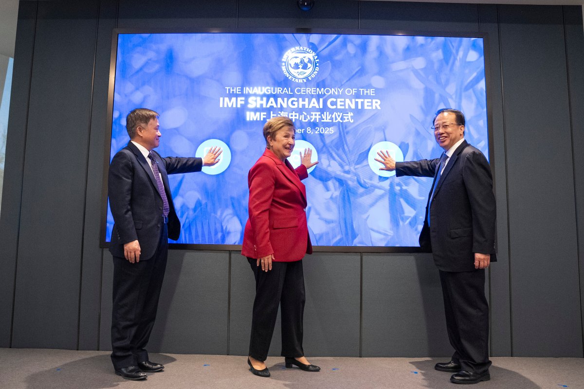 IMFNews's tweet photo. Today the IMF officially launched its Shanghai Center, a new hub for research and knowledge sharing across the Asia-Pacific region. https://t.co/G9uZOAtdsv https://t.co/2jkgiI381a