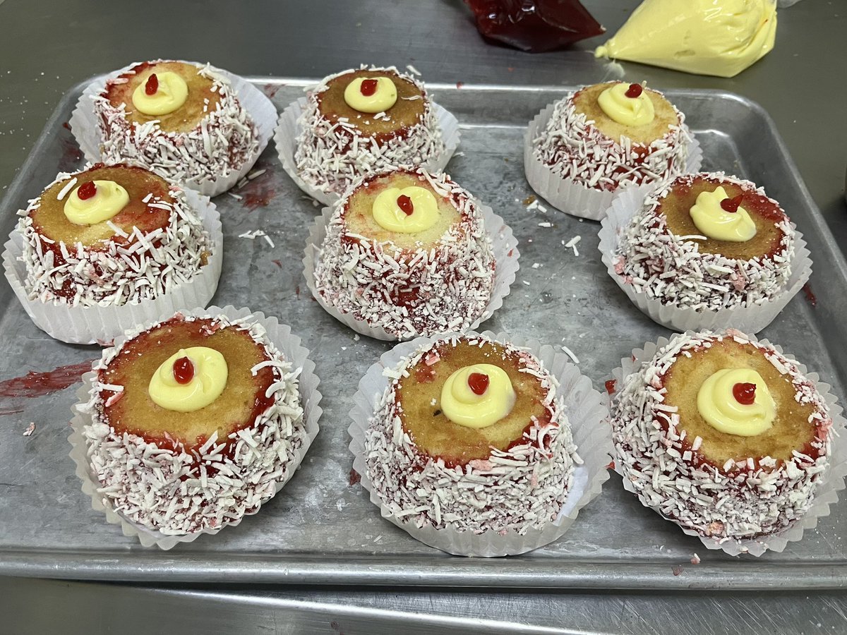 senia987's tweet photo. I guess this is the official thread of my baking assistant job

I decorated these guys today! 
(I put the jelly on the sides, rolled them in the coconut, and piped the cream and the jelly on top) https://t.co/1DFPnTl2dQ