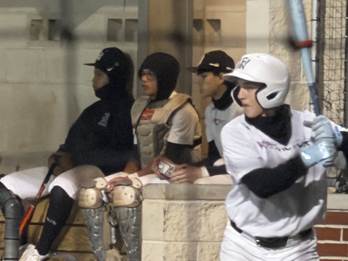 BaseballPrepper's tweet image. Was 75 degrees now it’s 50 feels like 45 !!! Texas Fall Ball.