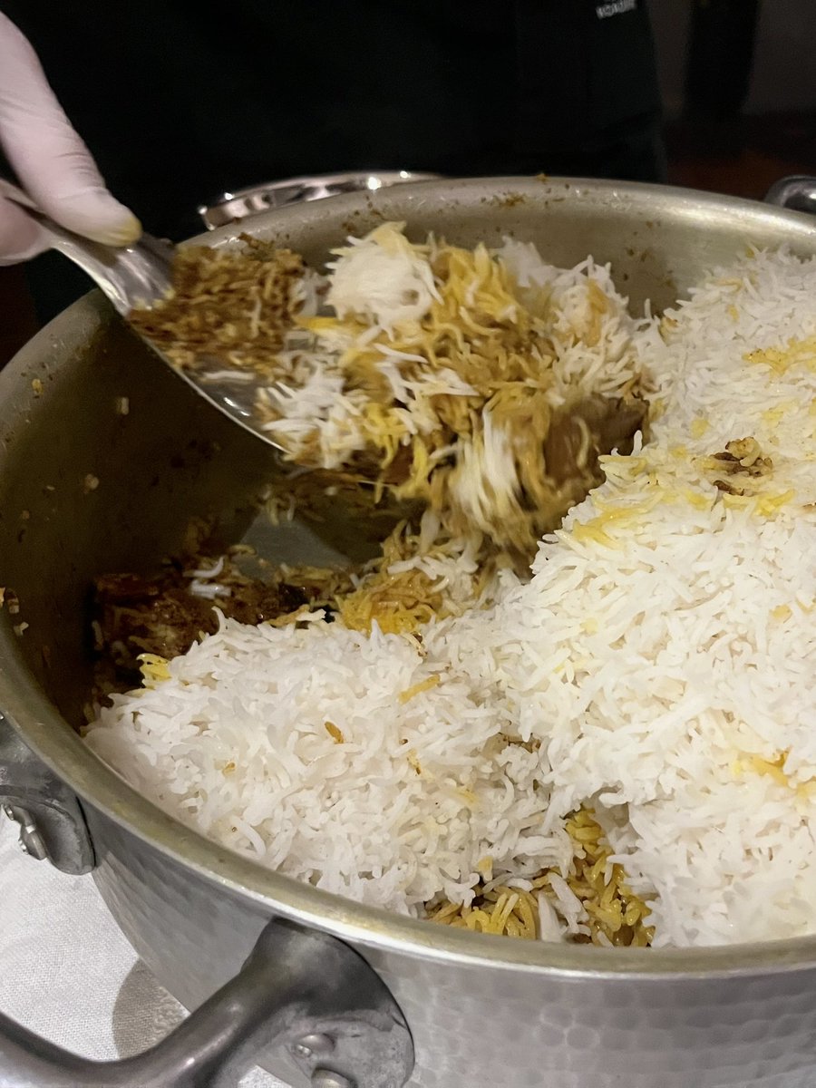 貸切ビリヤニ会承ります。
気心知れたお仲間や、サークル、会社の集まりなどでビリヤニとメイン料理、付け合わせなどのビュッフェパーティを開催できます。
忘年会や新年会・打ち上げ等にいかがでしょうか？