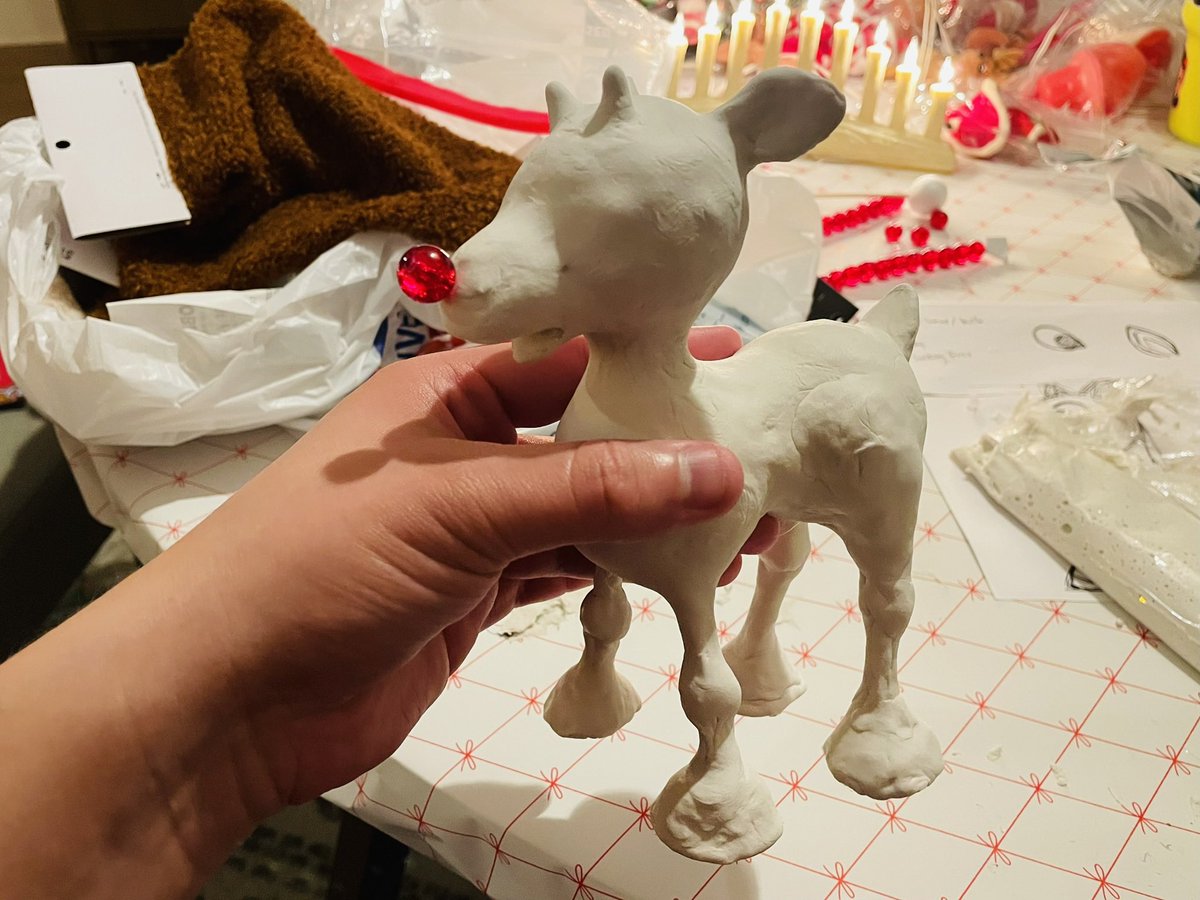 MrHinkleDraws's tweet photo. Christmas #Crafting with Sarah, Year 2! 🎄🎅🏻 #Rudolph the Red Nosed Reindeer 

#MrHinkleDraws #MerryChristmas #Sculpture #Reindeer #RudolphTheRedNosedReindeer #ArtsAndCrafts #Art #Artwork #Frosty https://t.co/nRLCfEDmcN