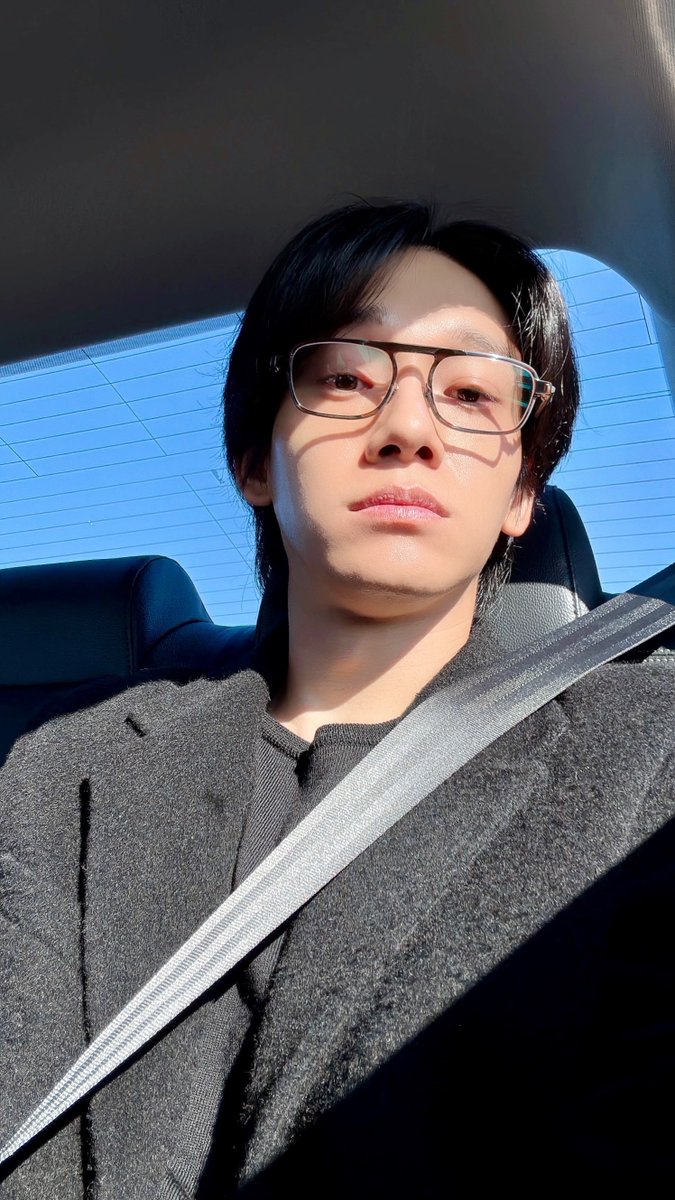 JONGDAE FINALLY SEND A NEW SELFIE ON BUBBLE 😭😭😭 it's been a while 😭