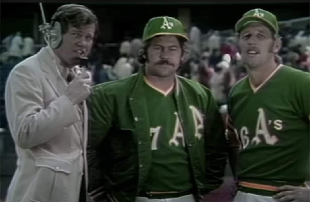 VanderlansJim's tweet image. October 15, 1972 - Tony Kubek of #NBC Sports interviews Jim "Catfish" Hunter and Joe Rudi after the #Oakland Athletics 2-1 victory in Game 2 of the #WorldSeries at Riverfront Stadium.
#MLB #Postseason #1970s #Athletics