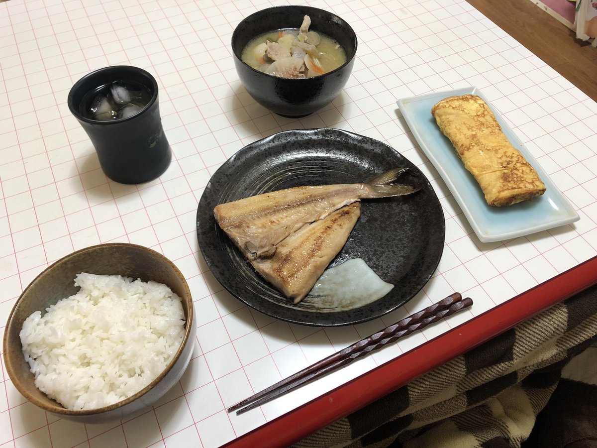 kitagsmooth's tweet photo. お昼ごはん♪♪♪
#ホッケの塩焼き #だし巻き卵 #豚汁 #料理 #おうちごはん #和食 #日本食 #ランチ #グルメ #福岡グルメ https://t.co/H0yRoobeF0
