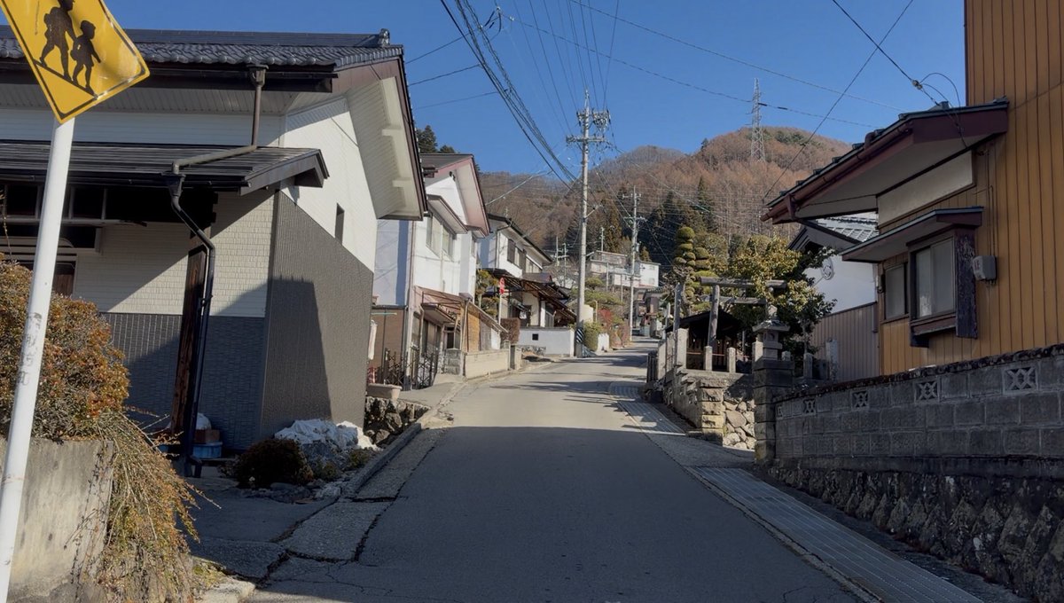 375's tweet image. 下諏訪の高木地区の坂道から諏訪湖を眺める