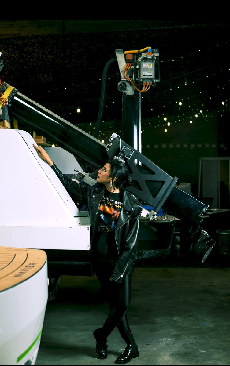 sampritibh's tweet image. Sometimes you won’t fit in. You’ll say “no” more than you say “yes.”
When you can close your eyes and see the end state, you just want to sprint toward it.
Everything else feels like noise.
Some of us aren’t weird- we’re just wired for the future.