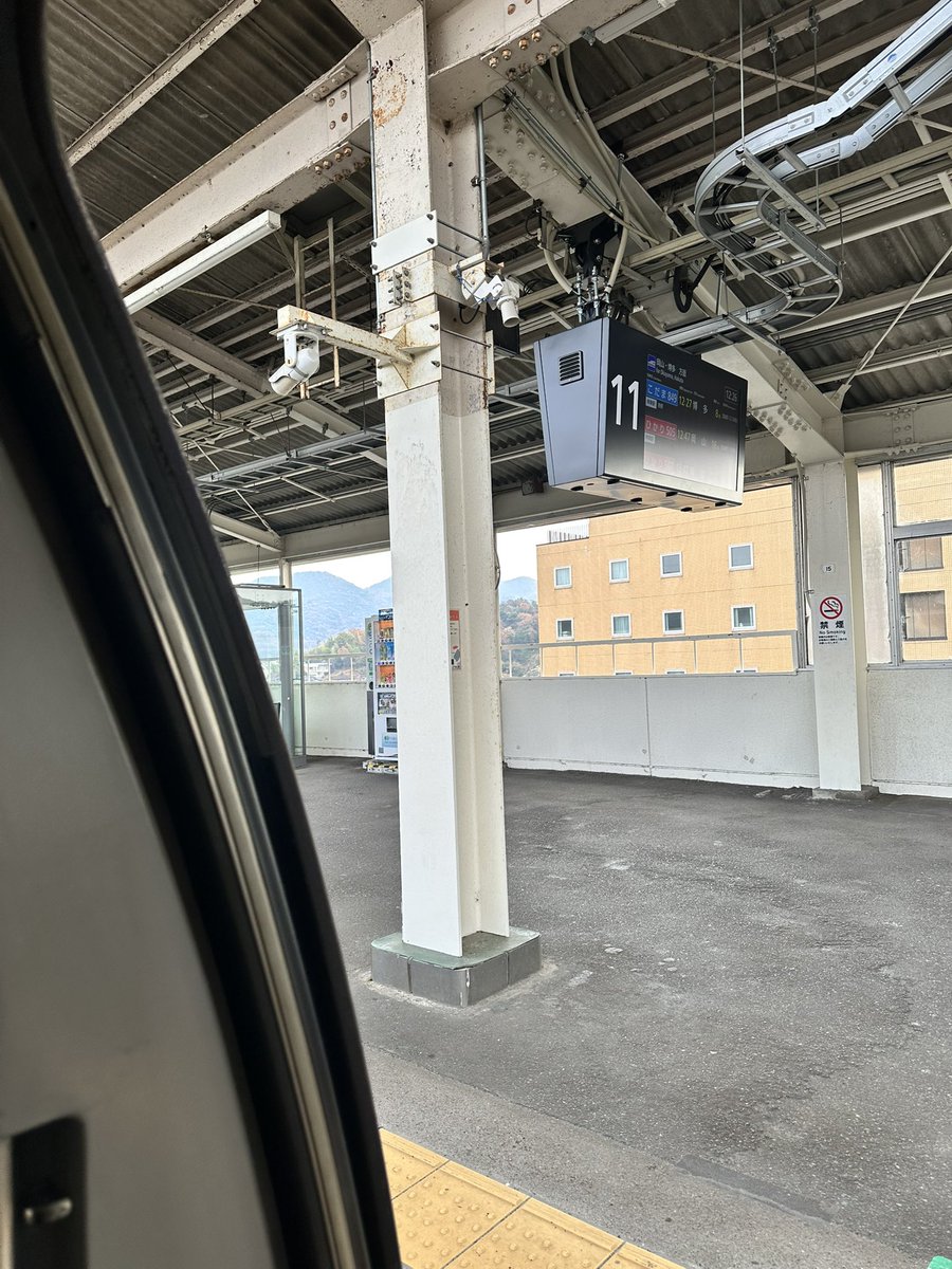 ASTRAYRED4's tweet image. #こだま849号
 新大阪発のこだま849号博多行きの指定席が激混みでほぼ満席で出発😳
途中で少しずつ下車していき、姫路でガラガラ…😳