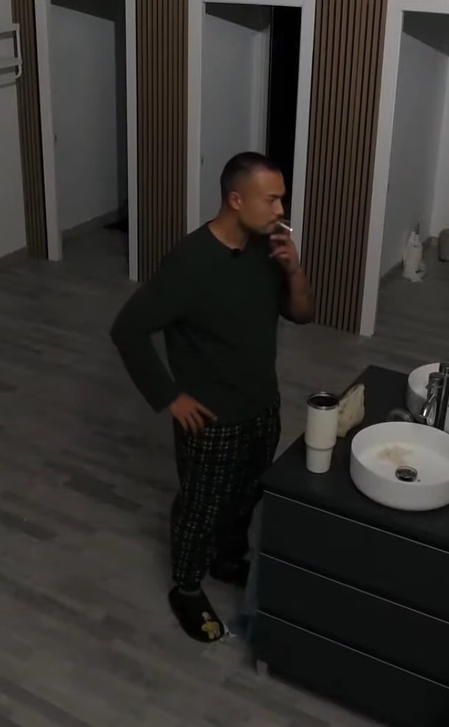 Pero y este tío JAJAJAJAJAJ

#LaCasaDeLosGemelos2