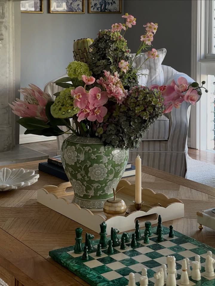 اللهُم إني أسألك أيامًا مبشرة، وهمومًا راحلة، وقلبًا مطمئنًا ، اللهم تولّني، وتولَّ اختياراتي وحياتي، واهدني لطريقٍ تُحبه وأُحبه.
اللهم صل وسلم على سيدنا محمد ﷺ

#صباح_الخير