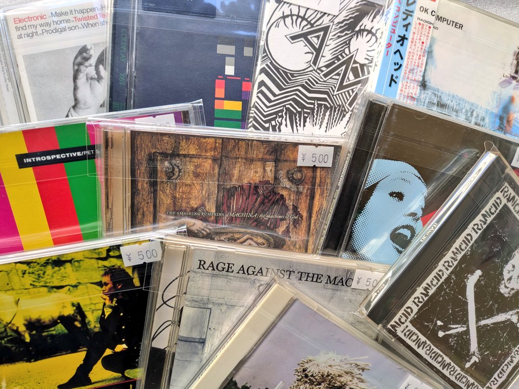 本日の営業スタートしております。
今朝の新着盤はCD、ジャンルゴチャ混ぜで諸々ご用意。CDについてはチト企画を温め中、冷めないうちに詳細ご案内しますね、と、勿体ぶりつつ月曜夜は9時までお待ちしておりますー　#岡田徹 #AnneBriggs #MilesDavis #tohto #湯島