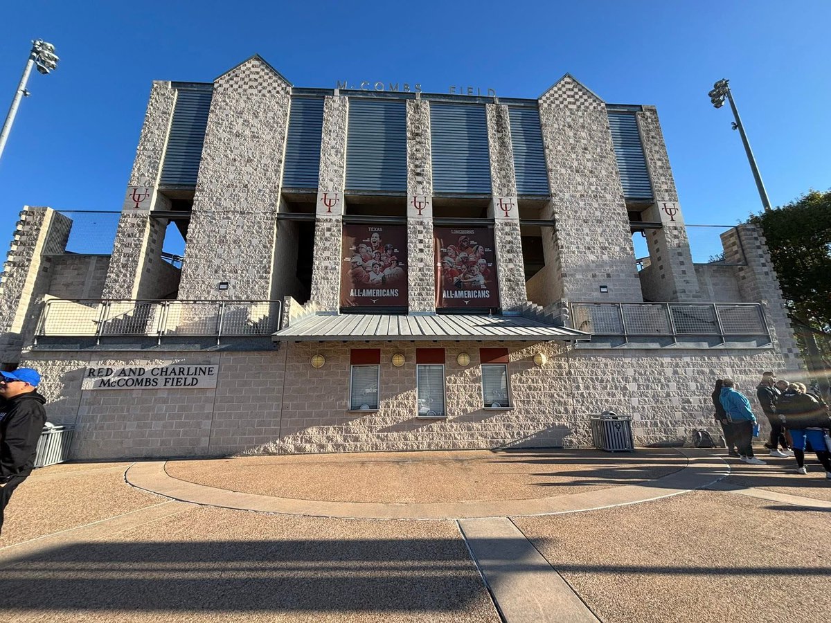 RaeganHodde's tweet image. Had a great time in Austin with my team this weekend! Thank you @TexasSoftball for an awesome camp! 🥎 Grateful for the opportunity and the feedback to help improve my game. Hook ’em, Horns! 🤘

#catcherlife #NextLevelReady #AsAllDay 💙🖤

@TexasCoachWhite @PattieeeRuthhh