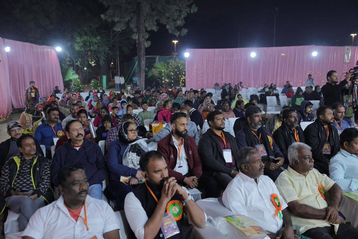 चाणक्यपुरी में आयोजित श्री मुरुगन भक्ति सम्मेलन में सम्मिलित हुआ।

तमिल समाज द्वारा आयोजित यह आध्यात्मिक एवं सांस्कृतिक आयोजन भारत की एकता में विविधता की झलक प्रस्तुत करता है। यह सम्मेलन न केवल भक्ति की भावना से ओतप्रोत था, बल्कि हमारी समृद्ध सांस्कृतिक विरासत और सामाजिक समरसता