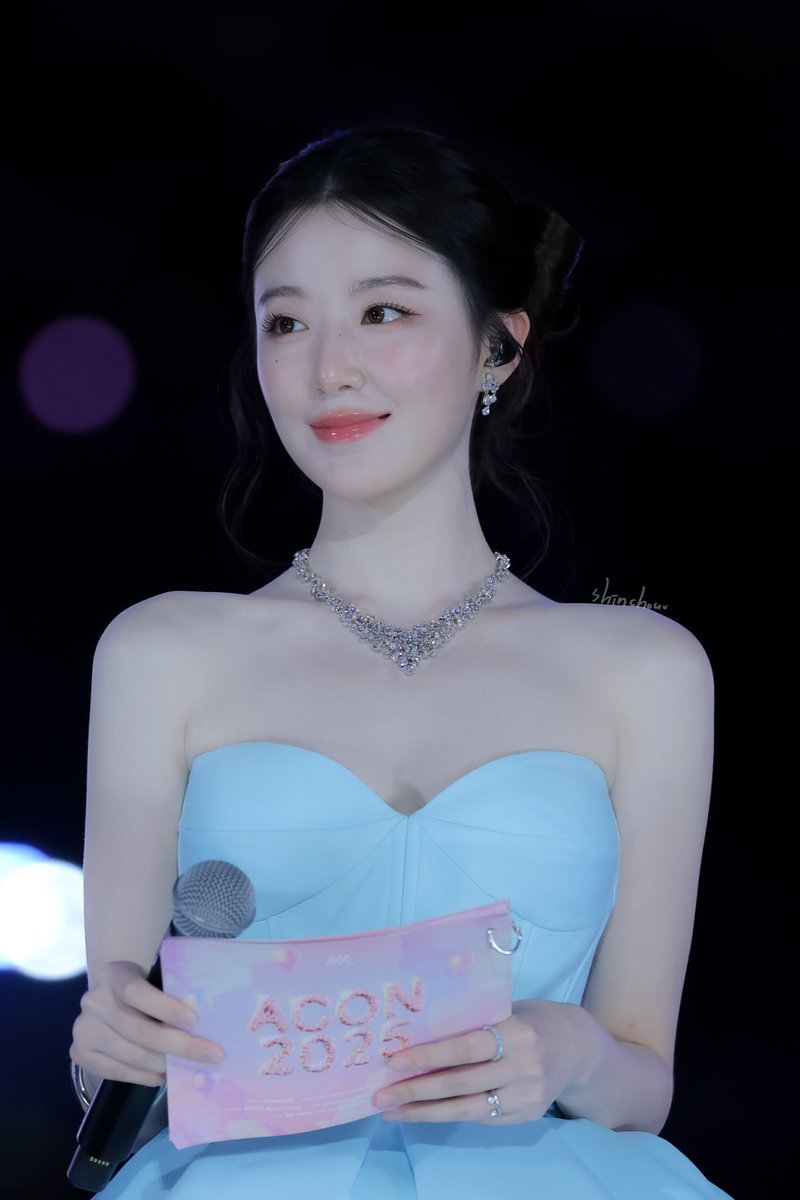공주님🤎

#슈화 #舒華 
#SHUHUA #シュファ 
#아이들 #idle 
#2025AsiaArtistAwards 
#ACON2025