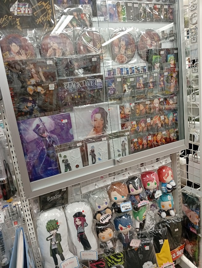 【コーナー紹介】

「ブラックスター」はライブ館プラスにて好評お取り扱い中となります🥰
コーナー先頭から各キャラ毎の小物グッズ、紙物コーナー、新作＆準新作コーナー、ショーケースを展開中となりますので、ブラスタをお探しの方は是非当店にご来店下さい👍

＃kbooks　池袋　ライブ館プラス