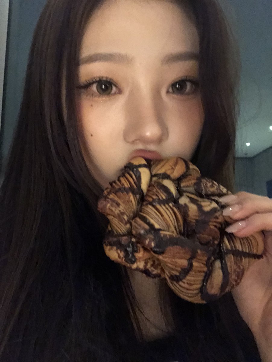 슈슈 tweet media