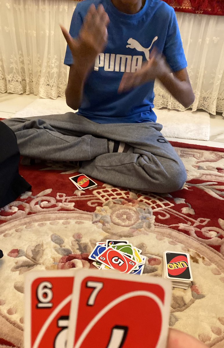 middlesock's tweet photo. playing uno with my little cousin https://t.co/j52BA9Z56z