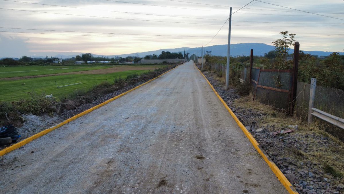 En la col. Calerilla–Santa Anita seguimos transformando la movilidad.

El camino Dos Ejidos ya es una realidad. 

Seguimos construyendo caminos más seguros, dignos y conectados para todas y todos. 🚧✨

#LaCiudadDeLaEsperanza