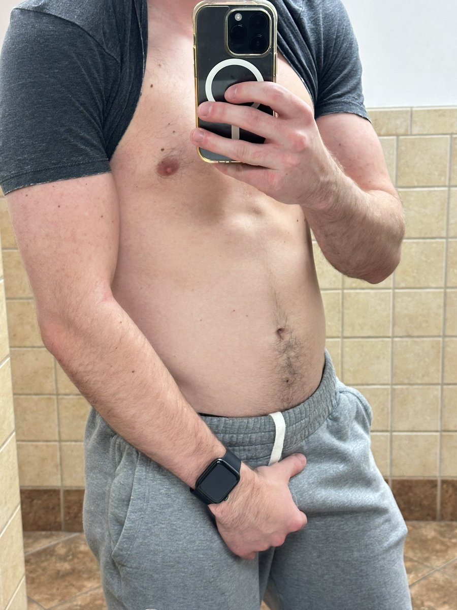 collegeguyec's tweet photo. Anyone looking for a gym spotter? https://t.co/FOQy2WAD51