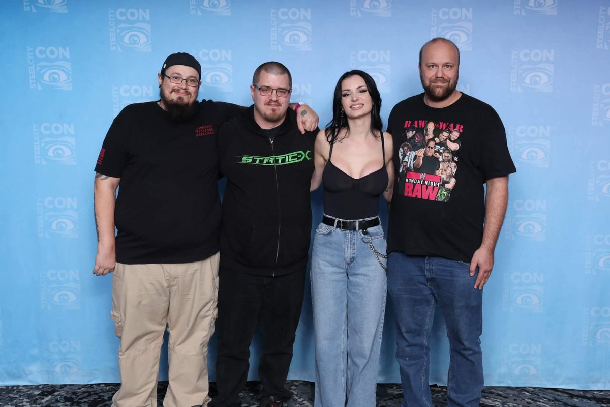 WKimbler's tweet photo. Was able to meet @Saraya @Lady_Scarlett13 and Kross yesterday in Pittsburgh. Thank you for taking time out of your day to meet your fans. https://t.co/BC64odxeEH