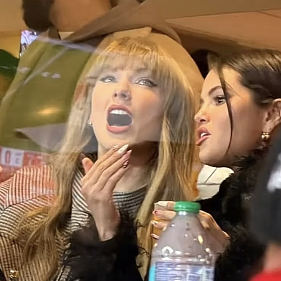 📸| Taylor Swift and Selena Gomez at today's Chiefs game!