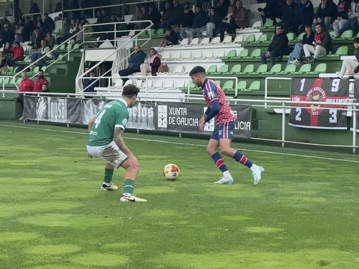 ⚽️ #Fútbol
📍 Coruxo 1–1 Real Ávila
💥 Sabor agridulce en Vigo.
El Real Ávila se adelantó con un gran gol de Gonzalo Serrano y dominó con claridad la 1ª parte. Pero un penalti en la 2ª mitad permitió al Coruxo empatar ido controlado durante muchos minutos.
deportesavila.es/el-real-avila-…