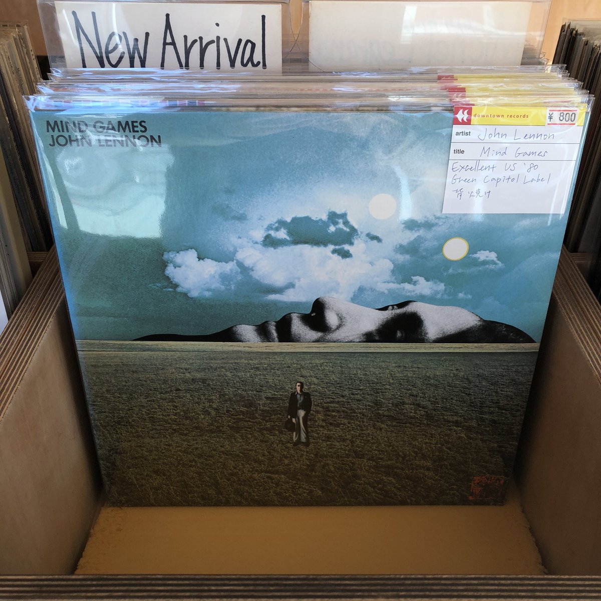 息子の誕生日プレゼントのため探していたニンテンドーSwitch2を今朝西葛西GEOで購入しました。
普通に流通してくれてありがたい。
本日ジョンの命日ということで彼のレコードを聴きながら20時まで営業します。