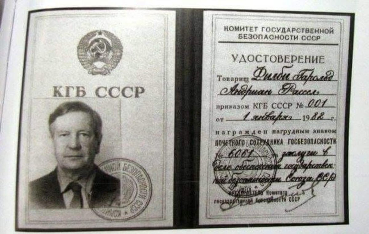 Бүх цаг үеийн хамгийн супер тагнуулч бол "Оросын Жэймс Бонд" гэгддэг КГБ-ын тагнуулч Ким Филби
1912 онд Энэтхэг дэх Английн эдлэнд төрсөн энэ эрийн намтар бол зүгээр л гайхамшиг!
Английн сөрөг тагнуулын албаны дэд дарга, КГБ-ын тагнуул, 30 жил илчлэгдээгүй (ер нь баригдаагүй),