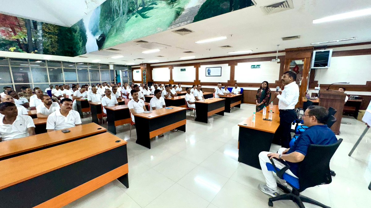 CISFAirport's tweet photo. #CISF, in association with #ABET under #ProjectMann, organized an interactive session at #CalicutAirport. Led by Ms. Anjali Venugopal, Psychologist, the session included psychological assessments and activities to enhance the mental well‑being and resilience. @NeerjaBirla https://t.co/UzCG02eMRS
